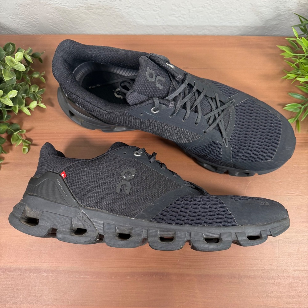 On Mens Cloudflyer All Black Running Shoes Size 10.5